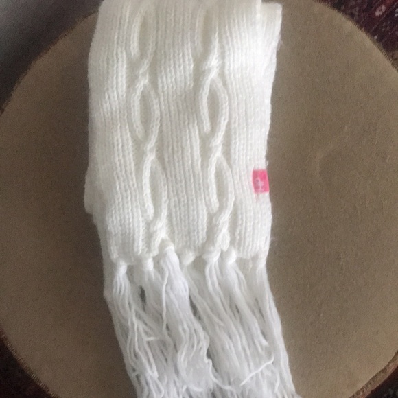 2 Beanies & Scarf - Picture 4 of 5